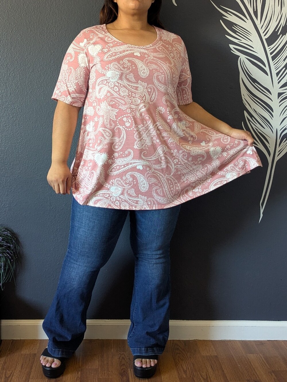 LulaRoe Pink Perfect T